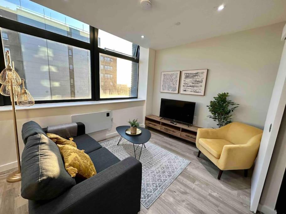 1 Bed Flat With View Of Old Trafford Διαμέρισμα Μάντσεστερ Εξωτερικό φωτογραφία