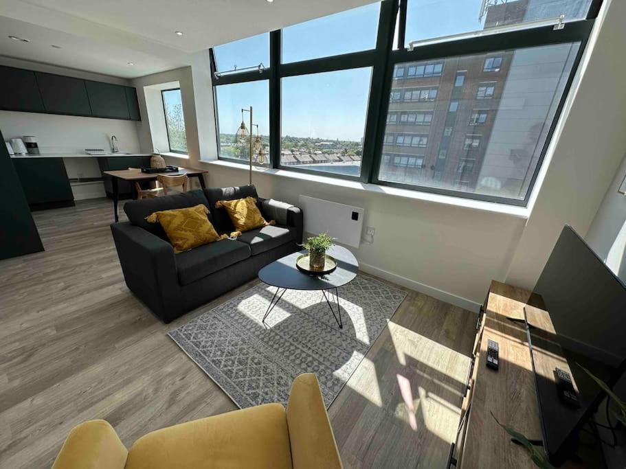 1 Bed Flat With View Of Old Trafford Διαμέρισμα Μάντσεστερ Εξωτερικό φωτογραφία