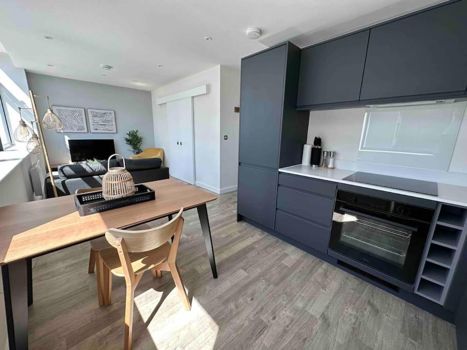 1 Bed Flat With View Of Old Trafford Διαμέρισμα Μάντσεστερ Εξωτερικό φωτογραφία