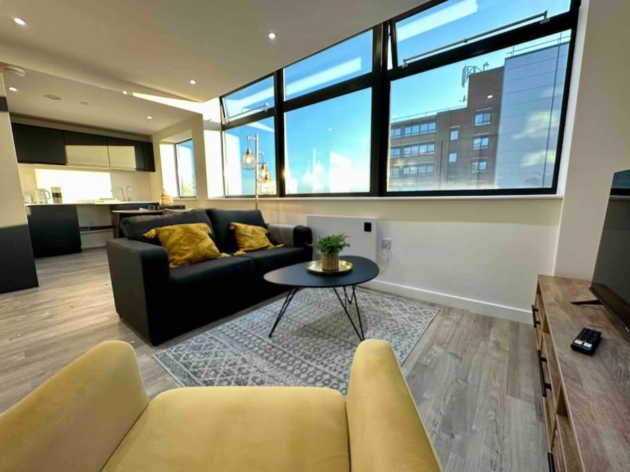 1 Bed Flat With View Of Old Trafford Διαμέρισμα Μάντσεστερ Εξωτερικό φωτογραφία