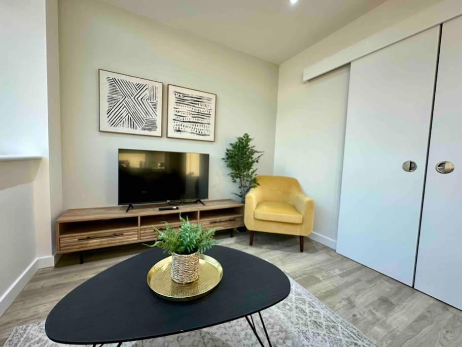 1 Bed Flat With View Of Old Trafford Διαμέρισμα Μάντσεστερ Εξωτερικό φωτογραφία